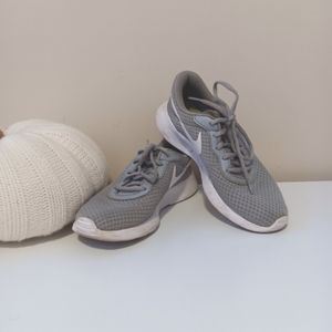 Nike Tanjun shoes grey women's size 8.5